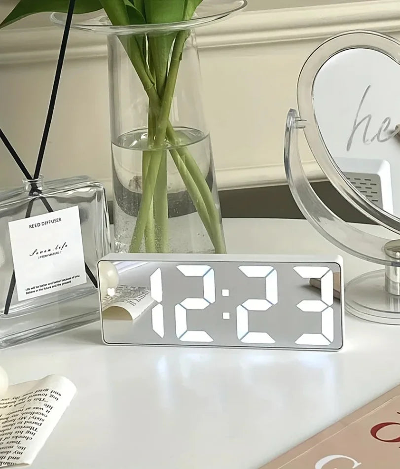 Horloge Murale Numérique LED avec Affichage de Température | Design Élégant pour Bureau et Dortoir 0