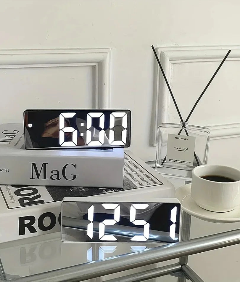 Horloge Murale Numérique LED avec Affichage de Température | Design Élégant pour Bureau et Dortoir 5